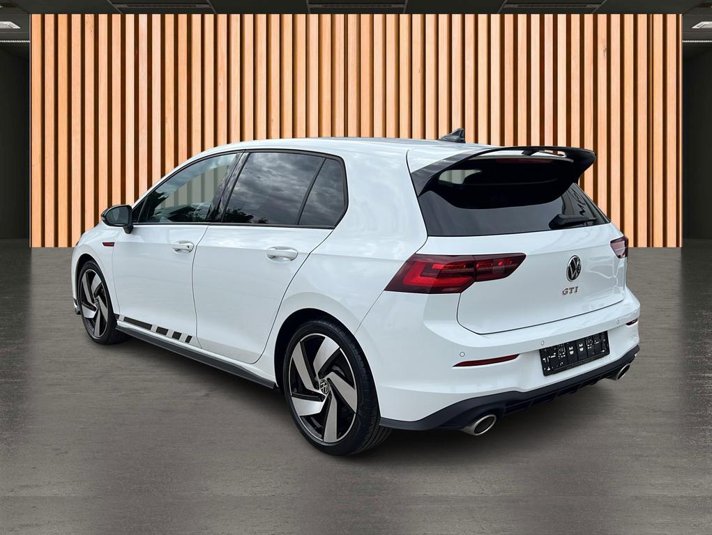 Volkswagen Golf 2024 г. Белый, пробег 26817 км