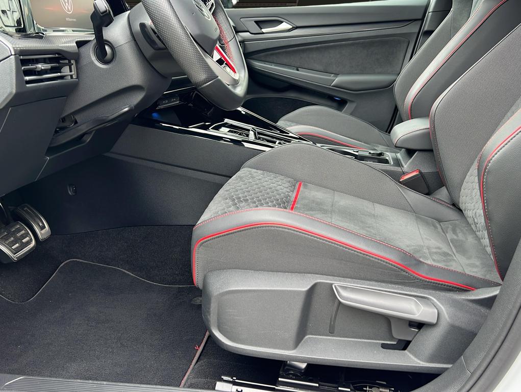 Volkswagen Golf 2024 г. Белый, пробег 26817 км