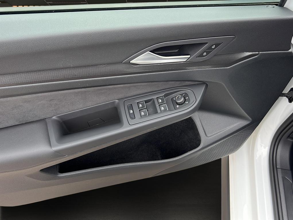Volkswagen Golf 2024 г. Белый, пробег 26817 км