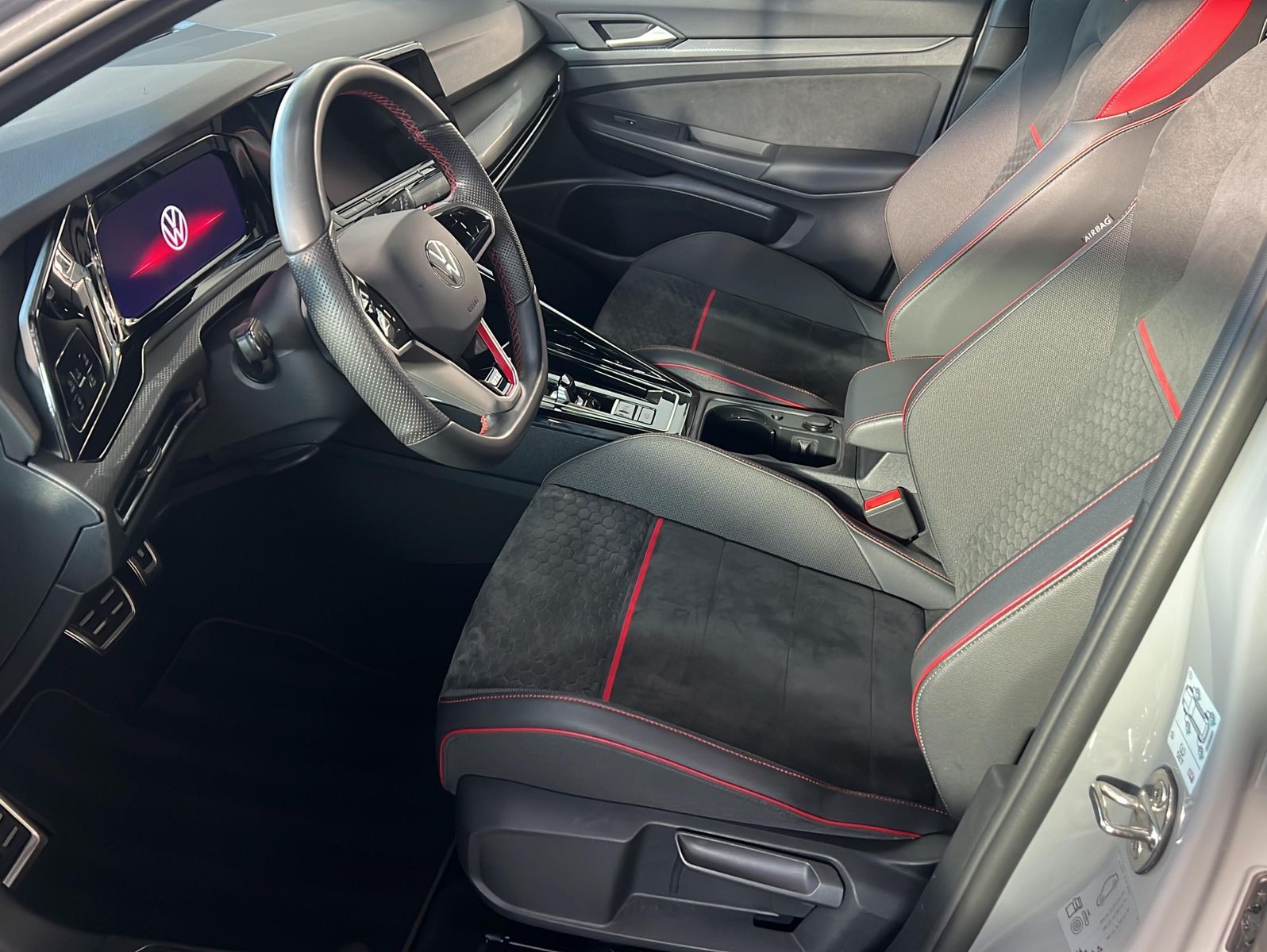 Volkswagen Golf 2024 г. Серый, пробег 36251 км