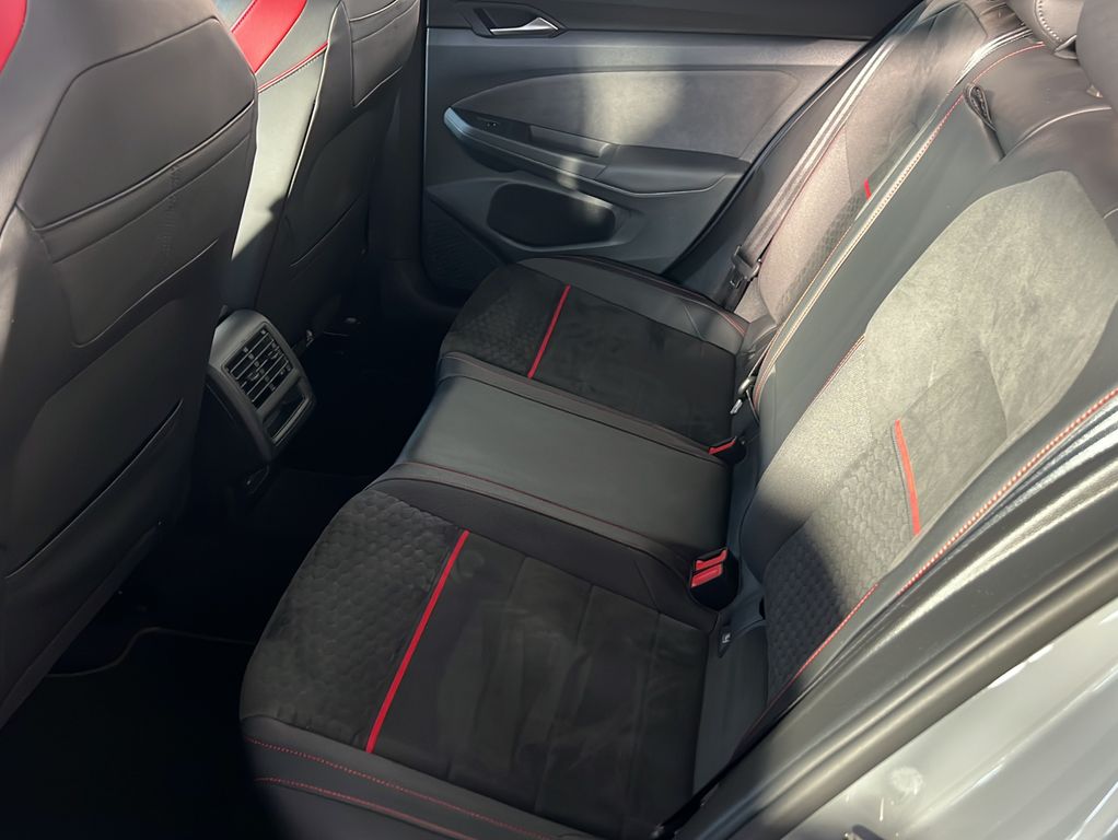Volkswagen Golf 2024 г. Серый, пробег 36251 км