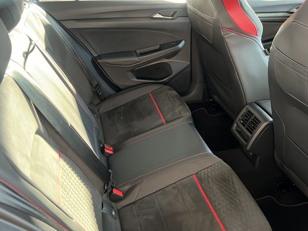 Volkswagen Golf 2024 г. Серый, пробег 36251 км