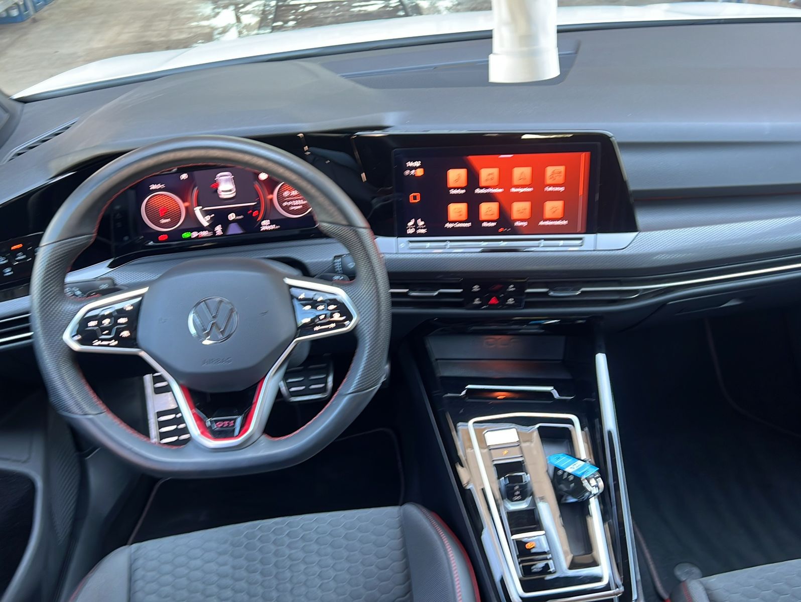 Volkswagen Golf 2024 г. Белый, пробег 29454 км