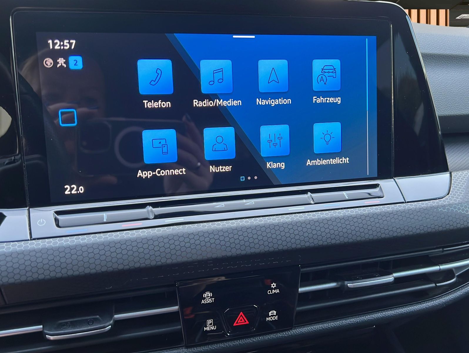 Volkswagen Golf 2024 г. Белый, пробег 19920 км