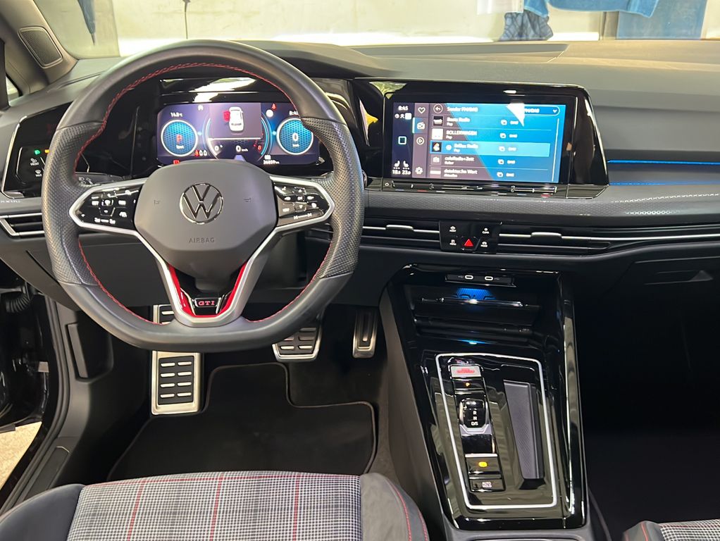 Volkswagen Golf 2024 г. Чёрный, пробег 26842 км