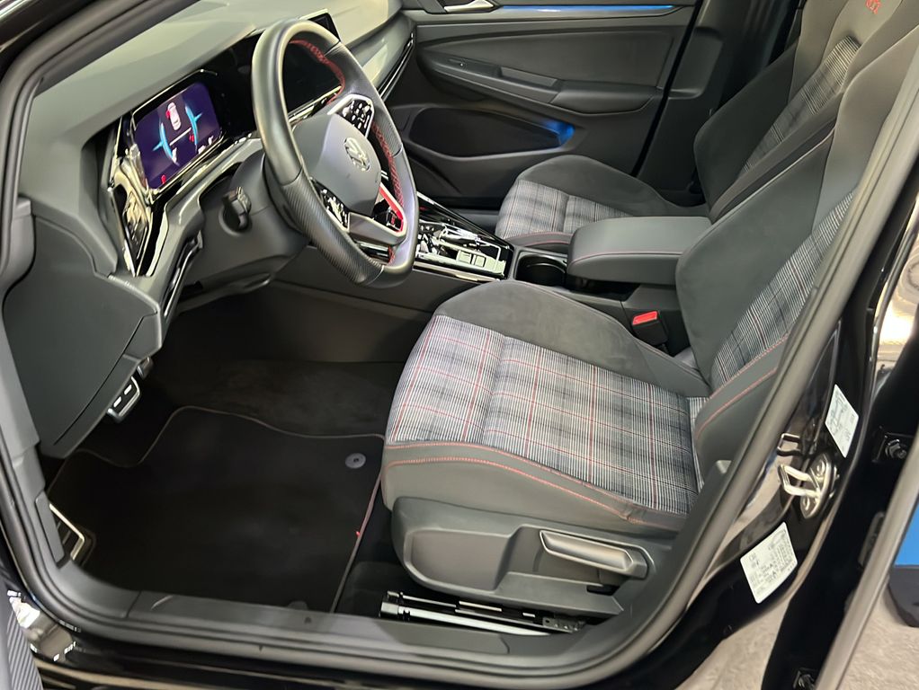 Volkswagen Golf 2024 г. Чёрный, пробег 26842 км