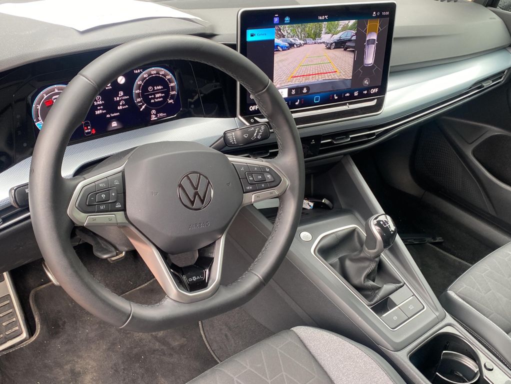 Volkswagen Golf 2025 г. Красный, пробег 21688 км