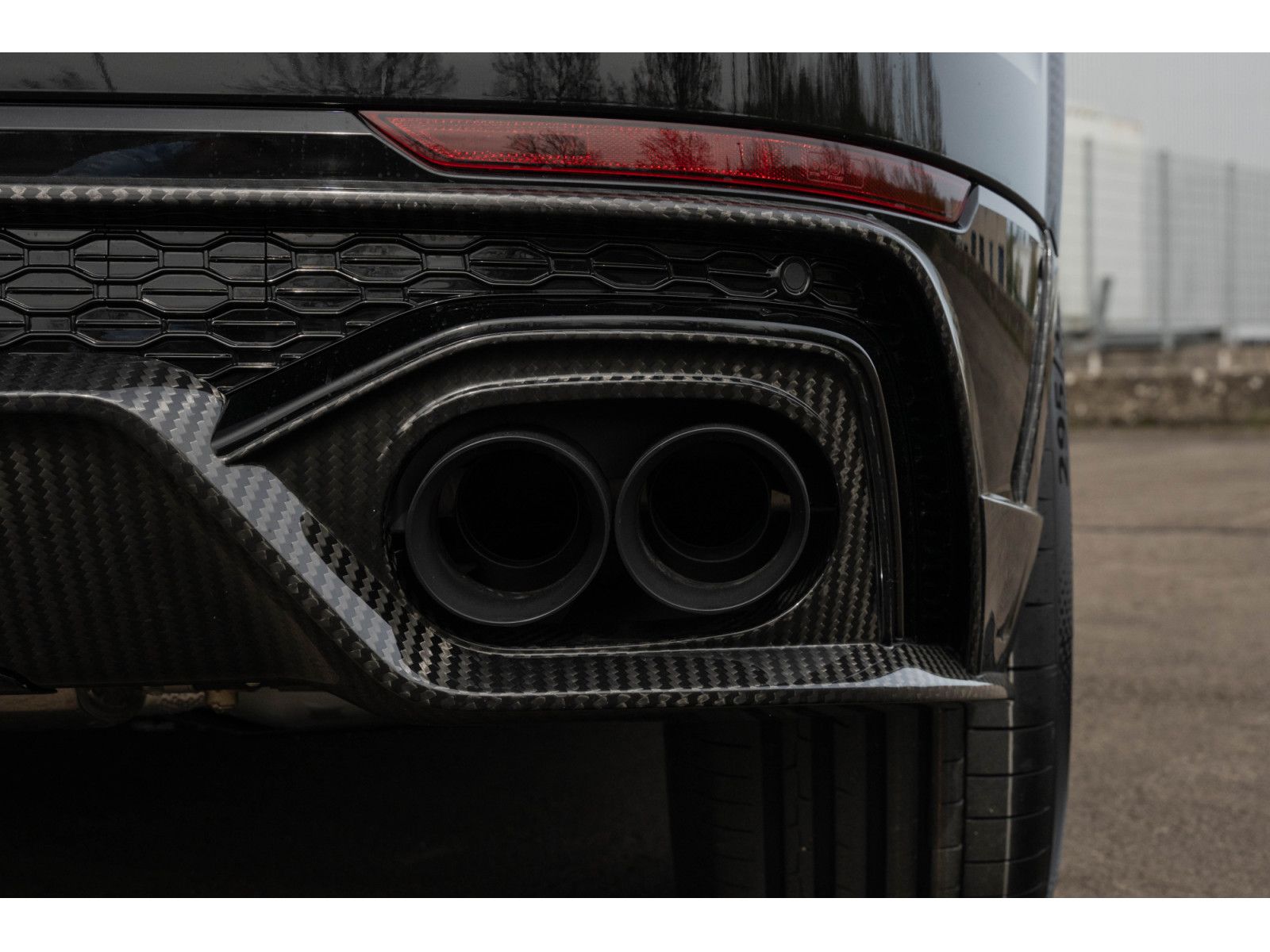Audi RSQ8 2023 г. Чёрный, пробег 42000 км
