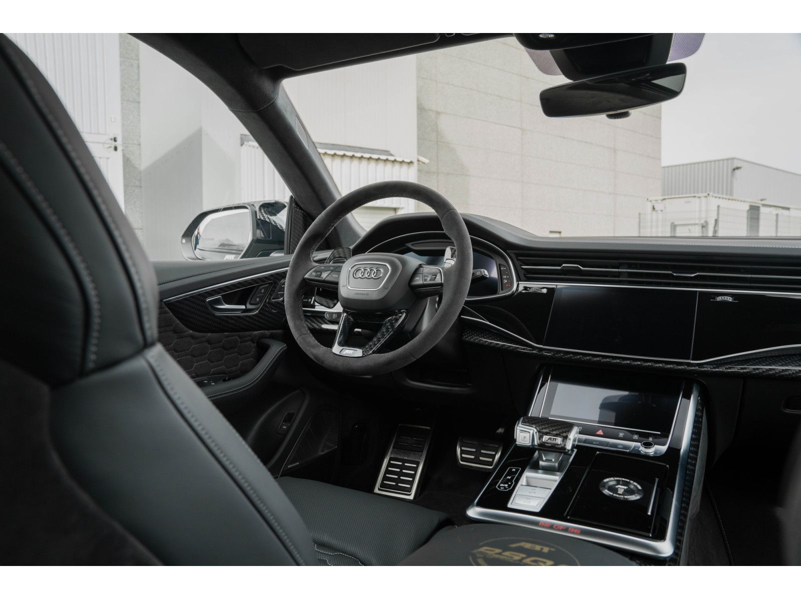 Audi RSQ8 2023 г. Чёрный, пробег 42000 км