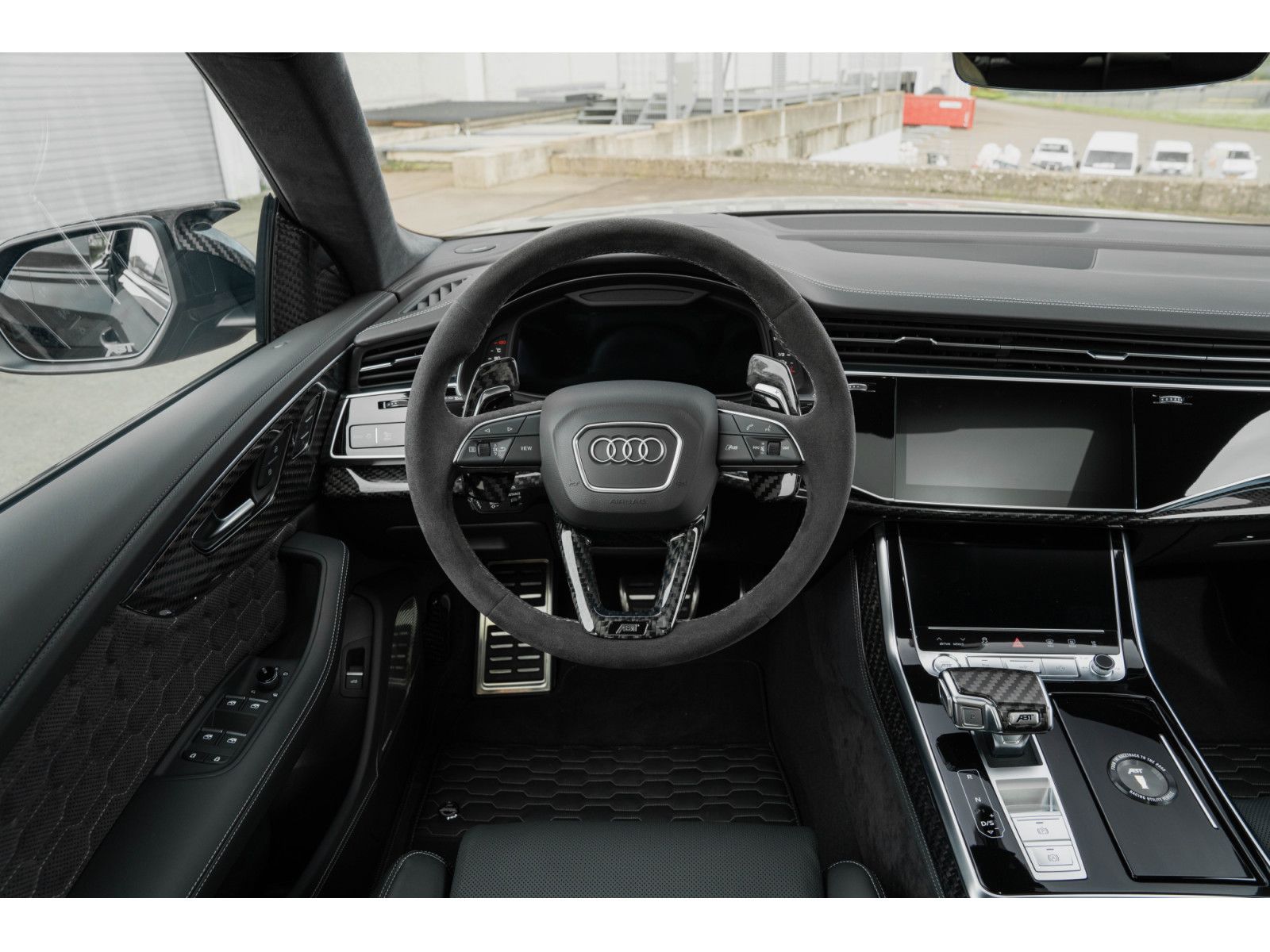 Audi RSQ8 2023 г. Чёрный, пробег 42000 км