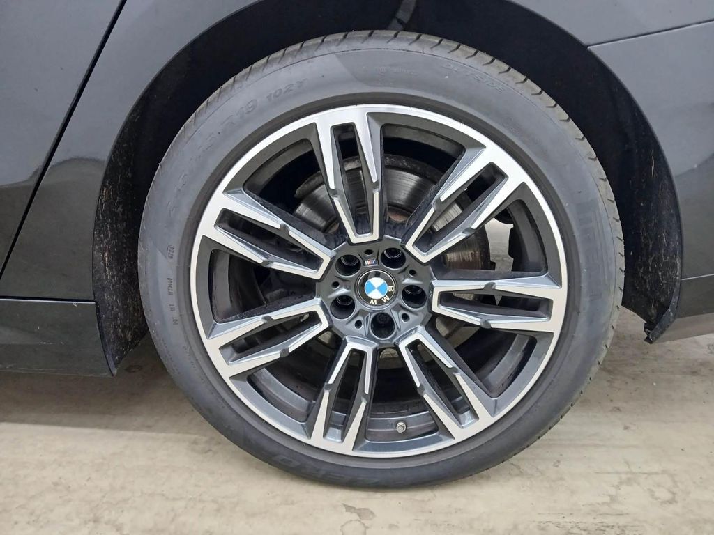 BMW 520 2024 г. Чёрный, пробег 43500 км