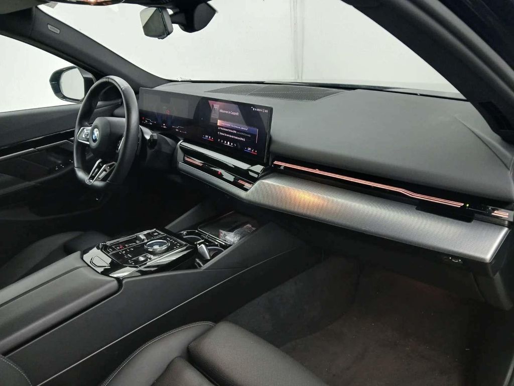 BMW 520 2024 г. Чёрный, пробег 43500 км