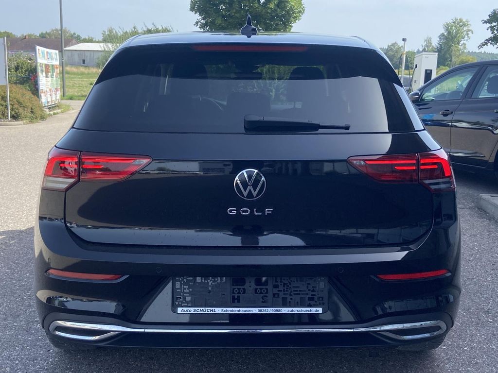 Volkswagen Golf 2023 г. Чёрный, пробег 28015 км