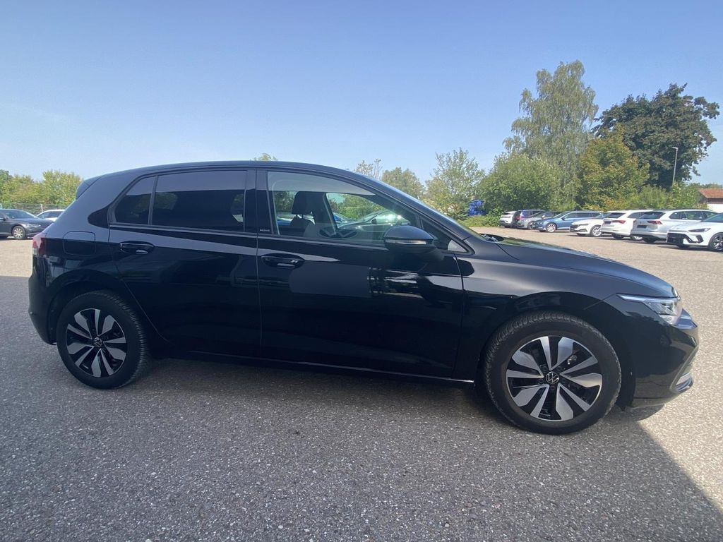 Volkswagen Golf 2023 г. Чёрный, пробег 28015 км