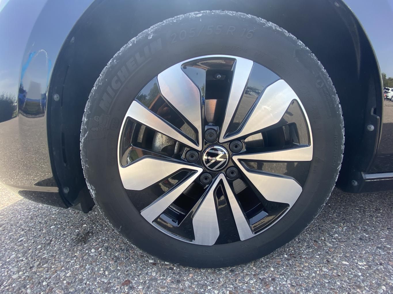 Volkswagen Golf 2023 г. Чёрный, пробег 28015 км