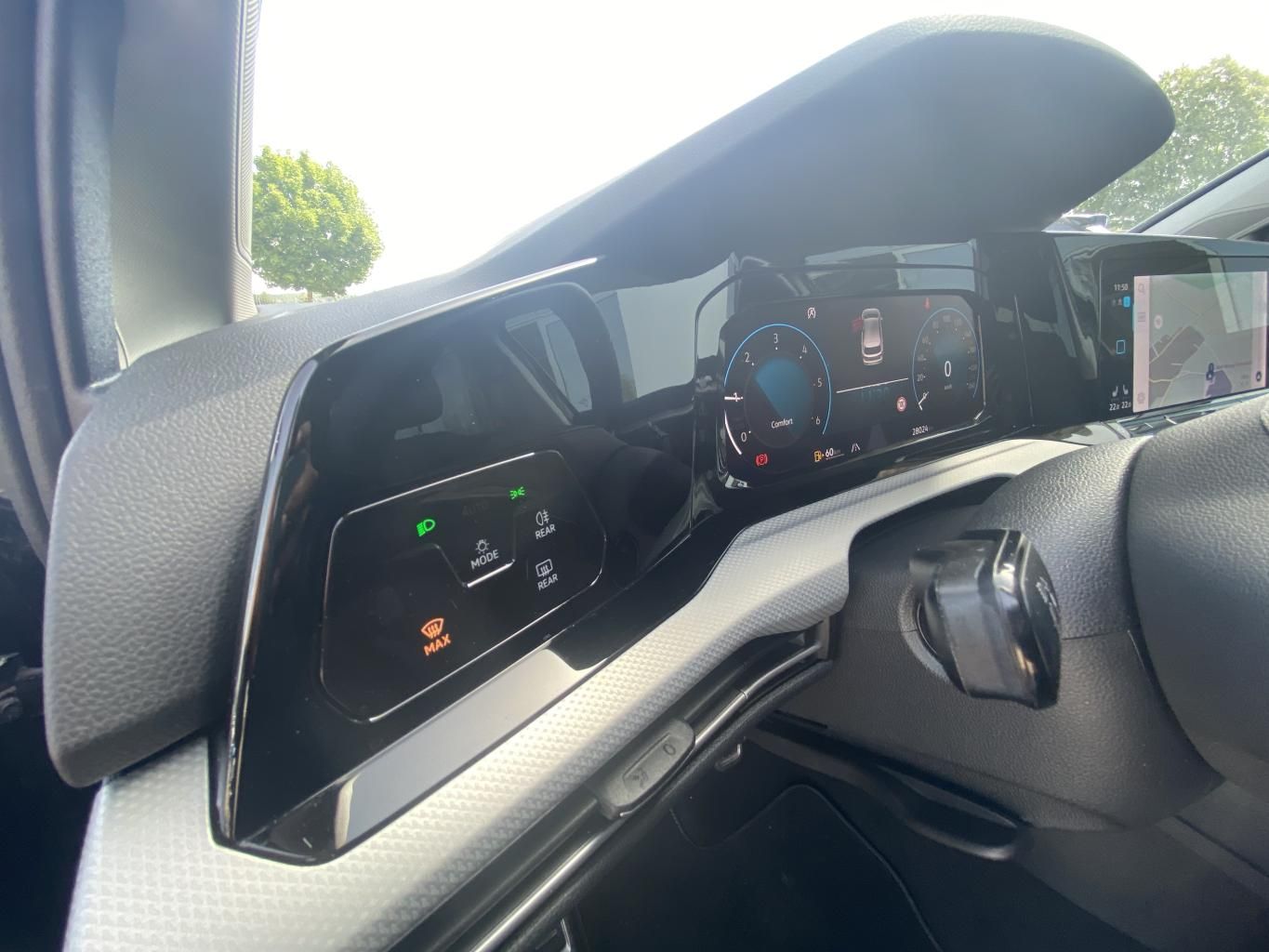 Volkswagen Golf 2023 г. Чёрный, пробег 28015 км