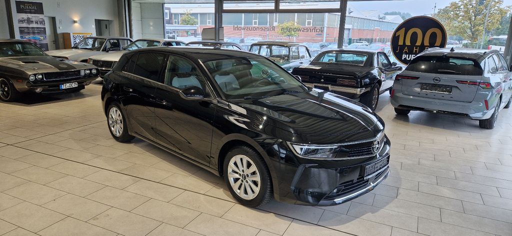 Opel Astra 2023 г. Белый, пробег 55000 км