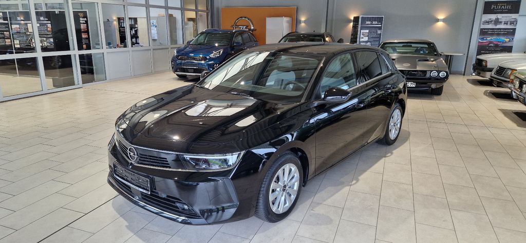Opel Astra 2023 г. Белый, пробег 55000 км