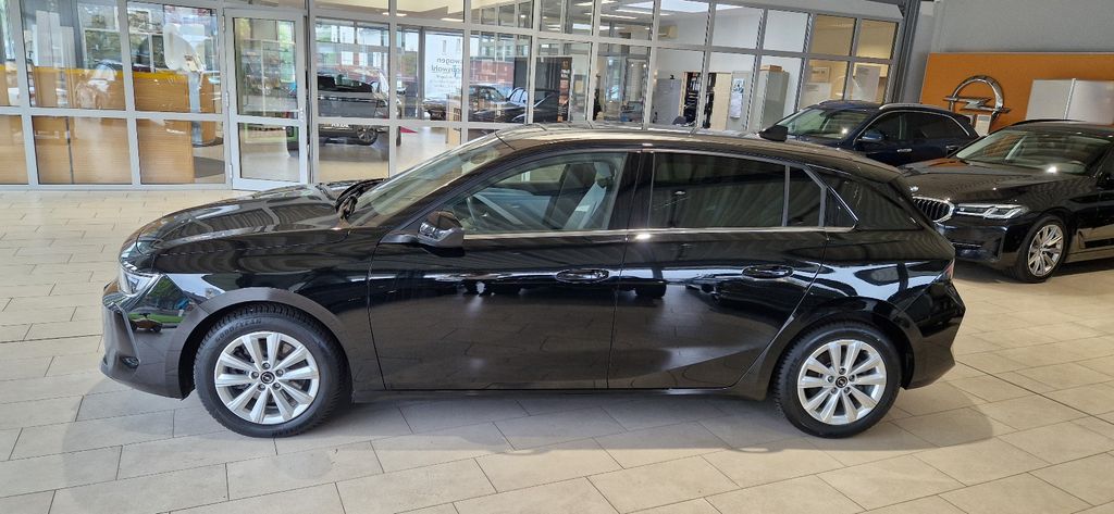 Opel Astra 2023 г. Белый, пробег 55000 км