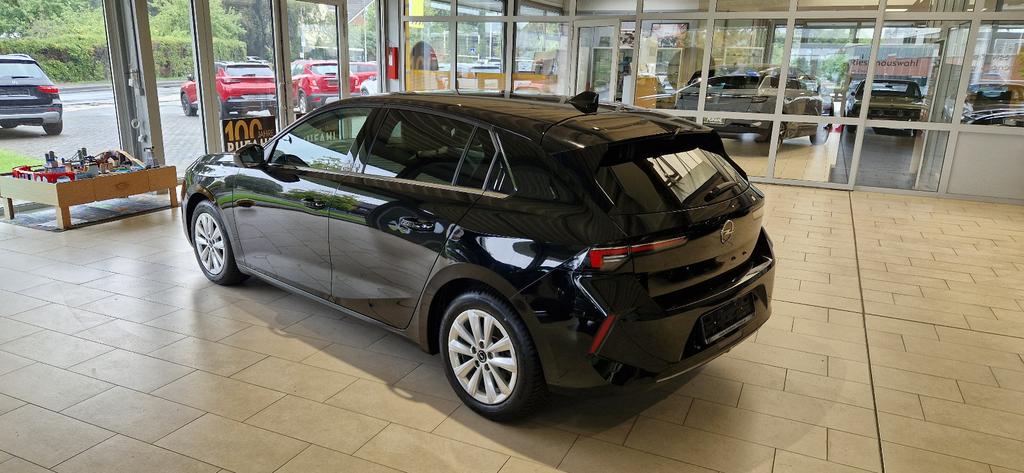 Opel Astra 2023 г. Белый, пробег 55000 км