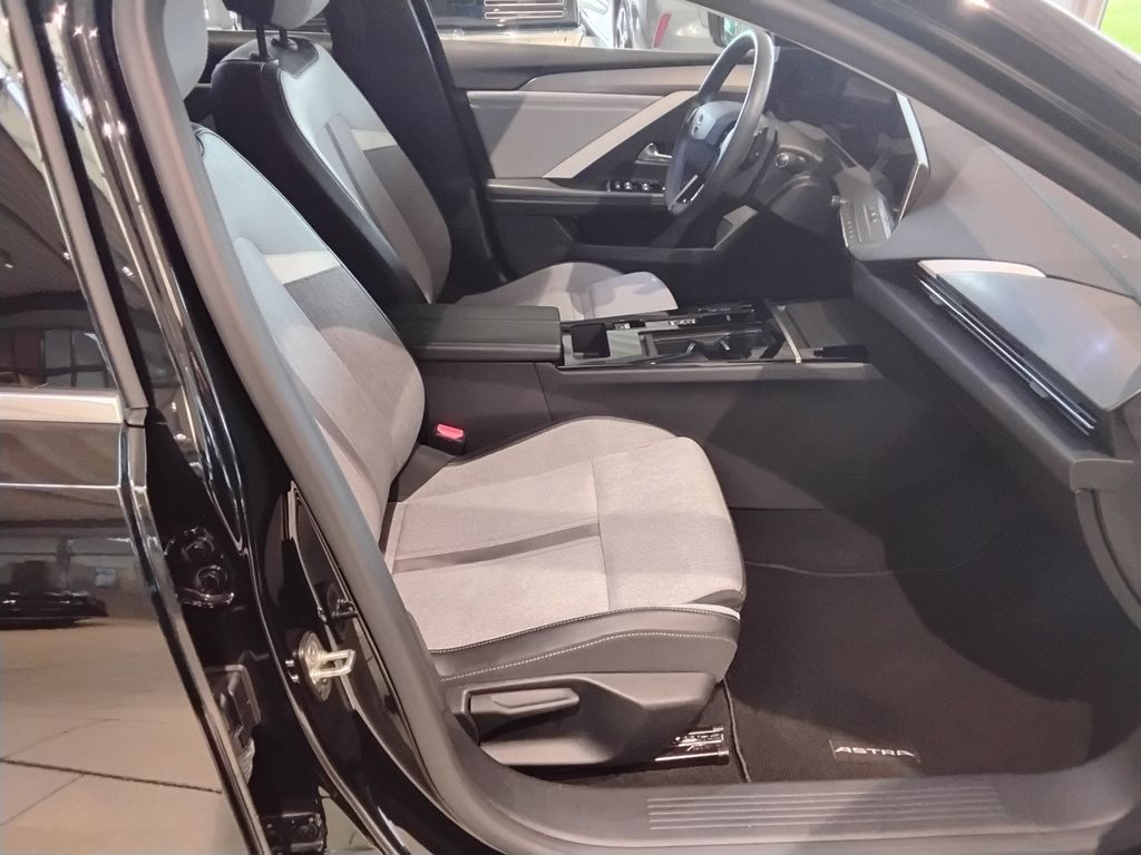 Opel Astra 2023 г. Белый, пробег 55000 км