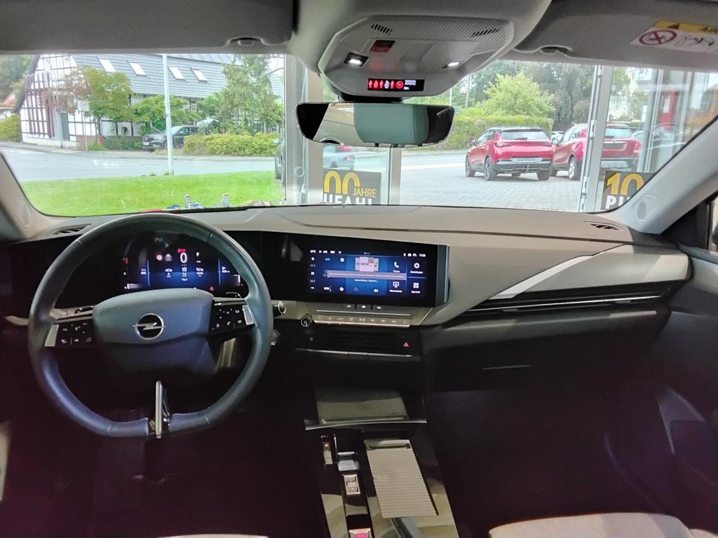Opel Astra 2023 г. Белый, пробег 55000 км