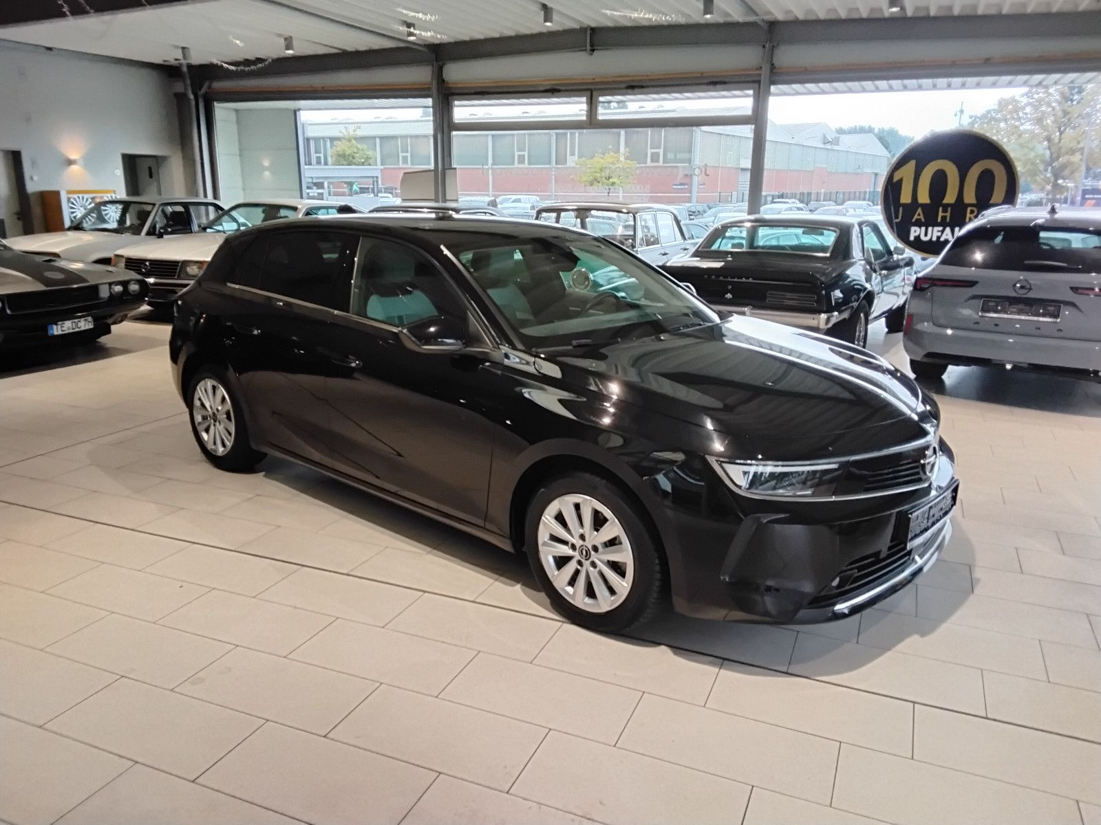 Opel Astra 2023 г. Белый, пробег 55000 км