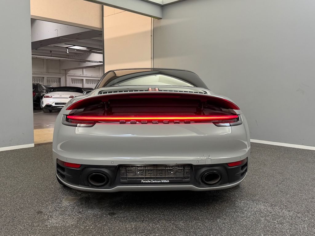 Porsche 992 2023 г. Серый, пробег 41000 км