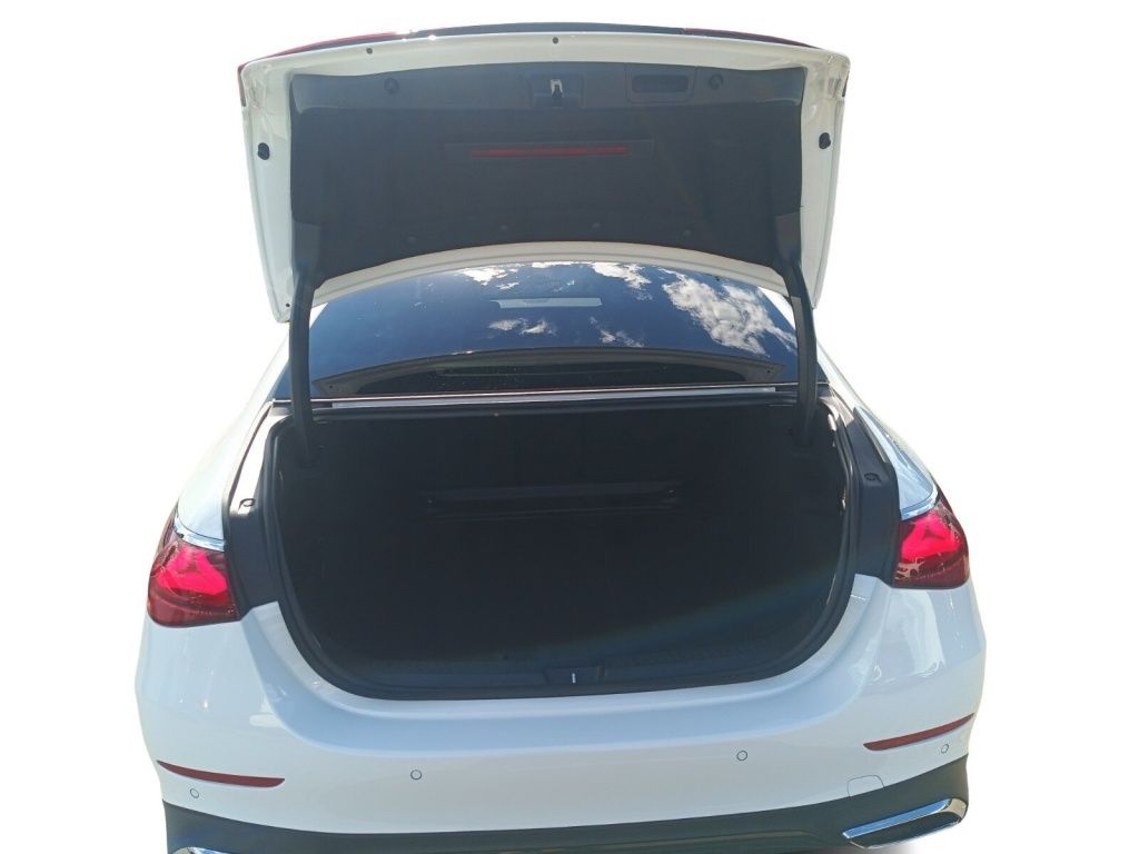 Mercedes-Benz E 200 2025 г. Белый, пробег 27735 км
