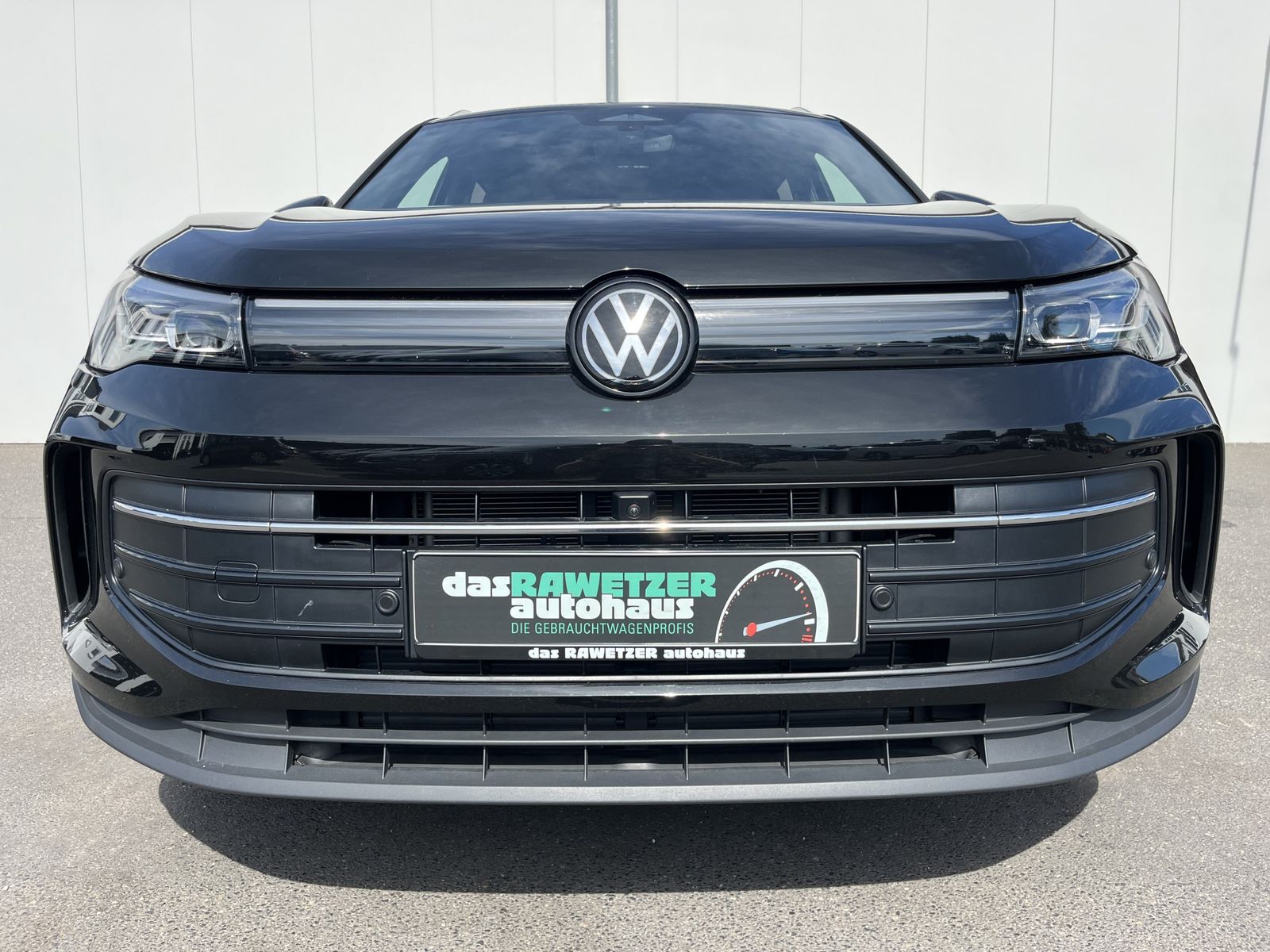 Volkswagen Tiguan 2025 г. Чёрный, пробег 21162 км
