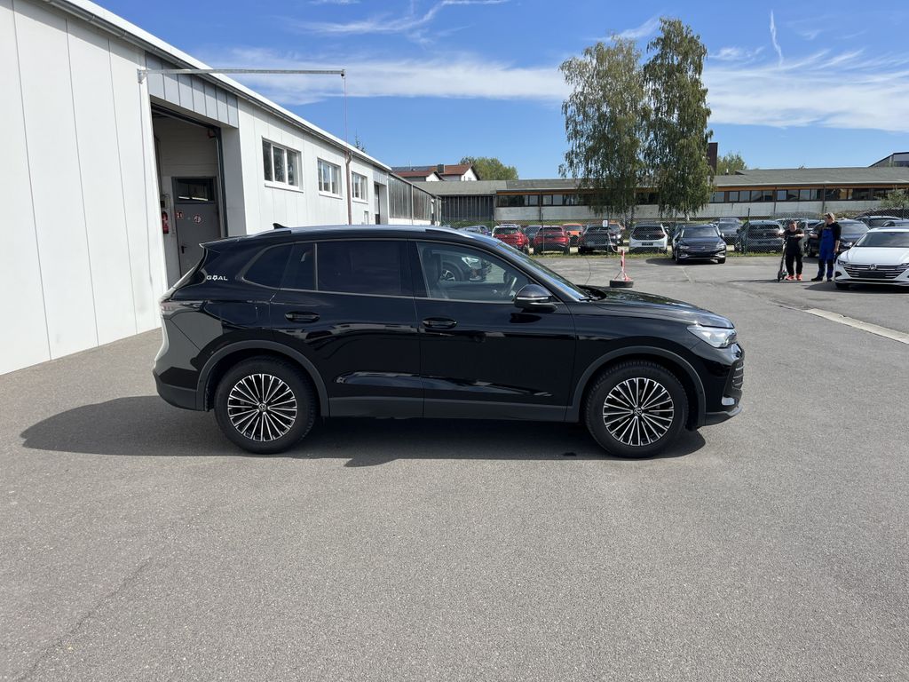 Volkswagen Tiguan 2025 г. Чёрный, пробег 21162 км