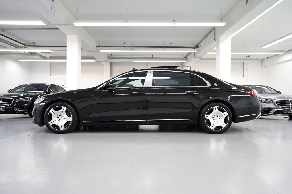 Maybach 5 Series 2025 г. Чёрный, пробег 15900 км