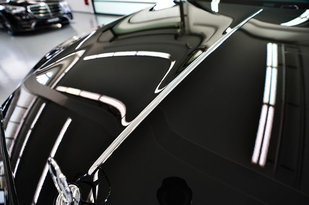 Maybach 5 Series 2025 г. Чёрный, пробег 15900 км