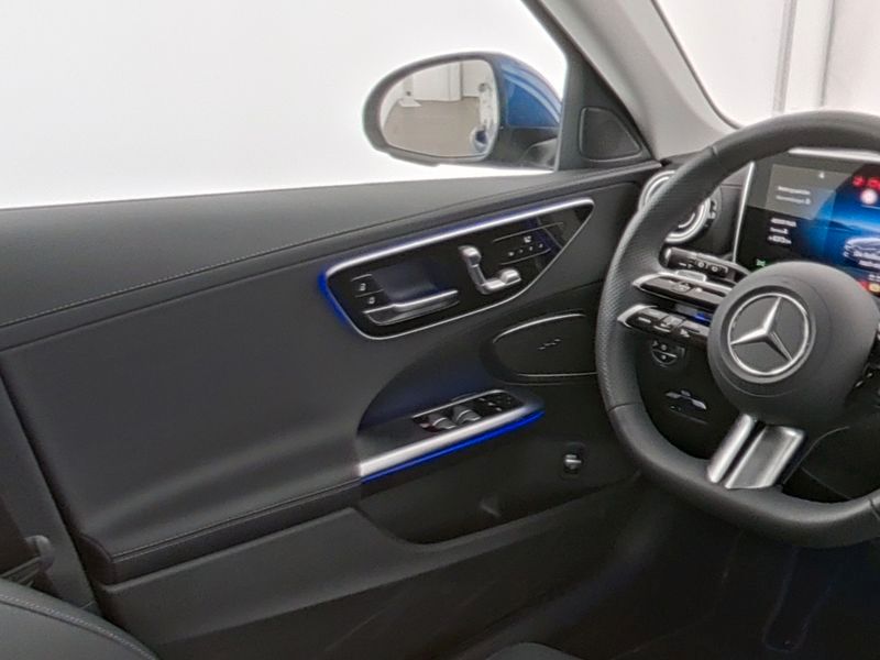 Mercedes-Benz C 300 2025 г. Синий, пробег 18876 км