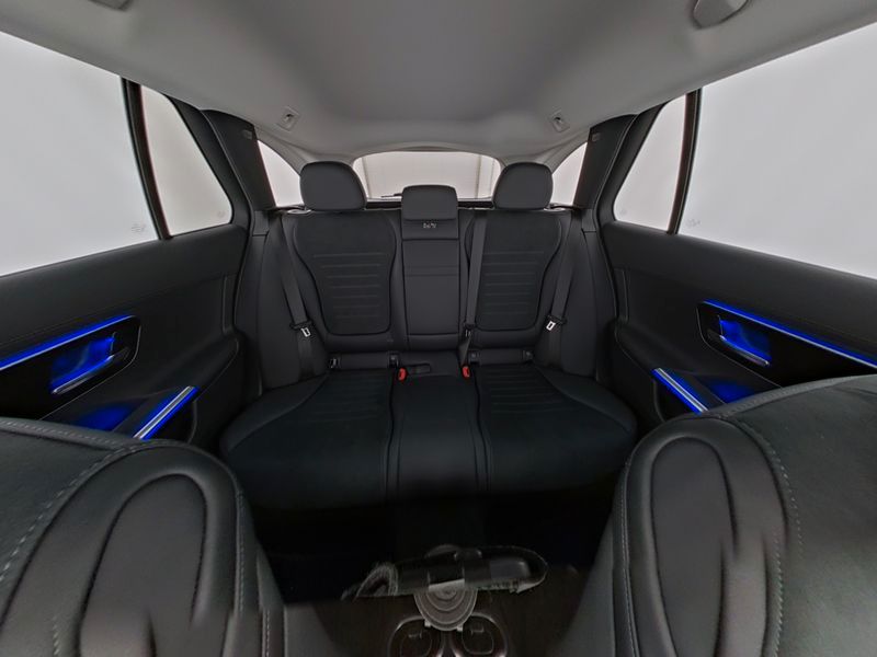 Mercedes-Benz C 300 2025 г. Синий, пробег 18876 км