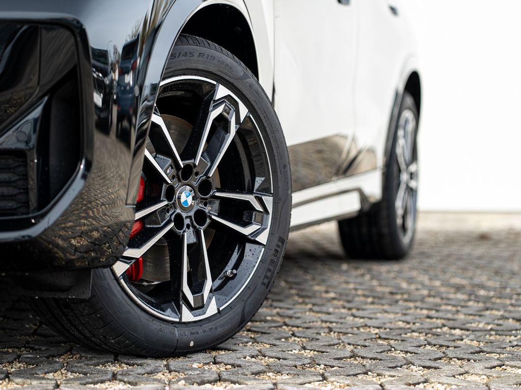 BMW X1 2026 г. Чёрный, пробег 6490 км