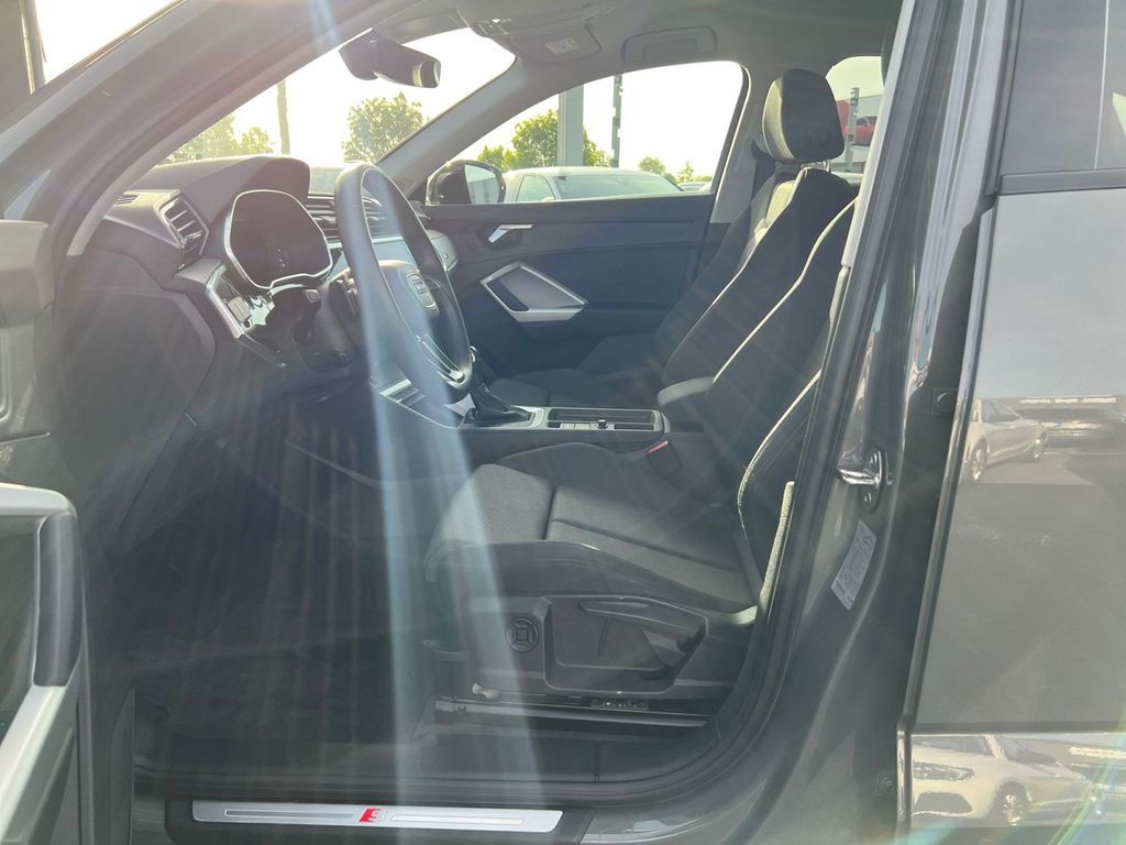 Audi Q3 2025 г. Серый, пробег 59900 км
