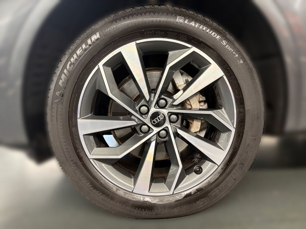 Audi Q5 2023 г. Серый, пробег 41135 км