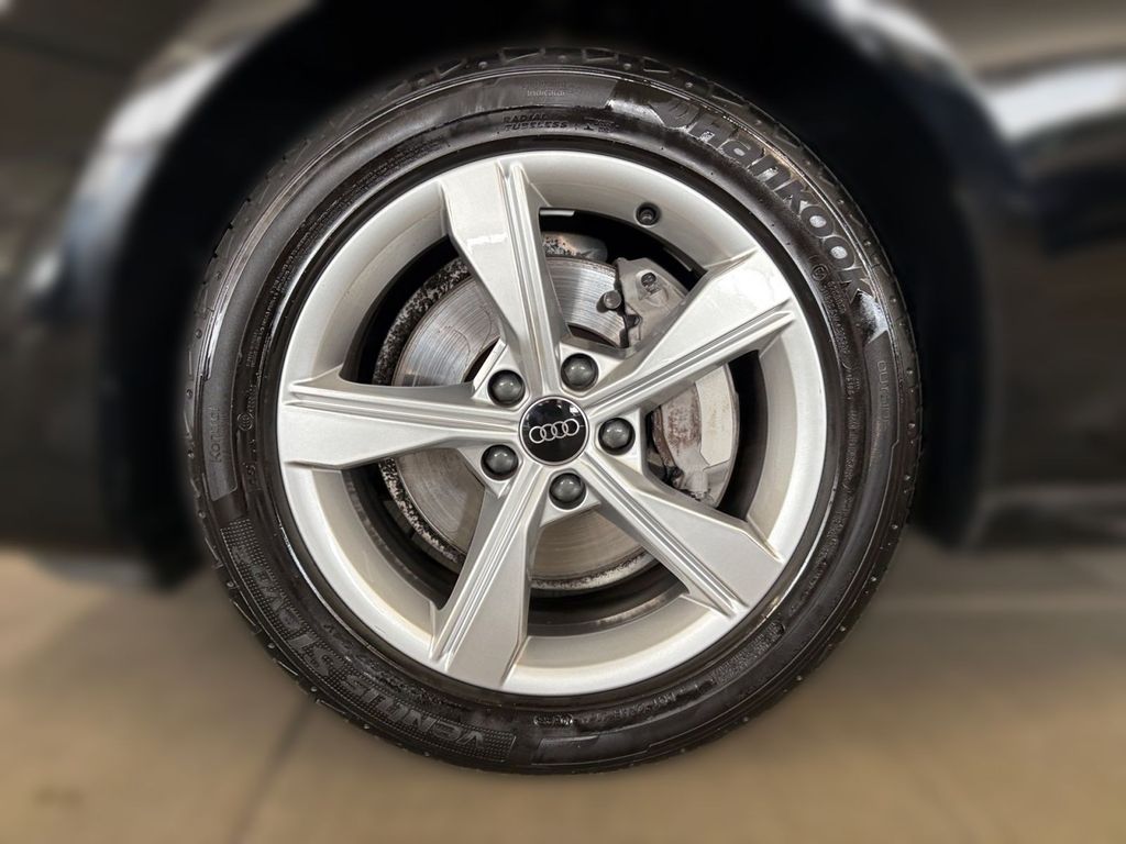 Audi A4 2023 г. Чёрный, пробег 43052 км