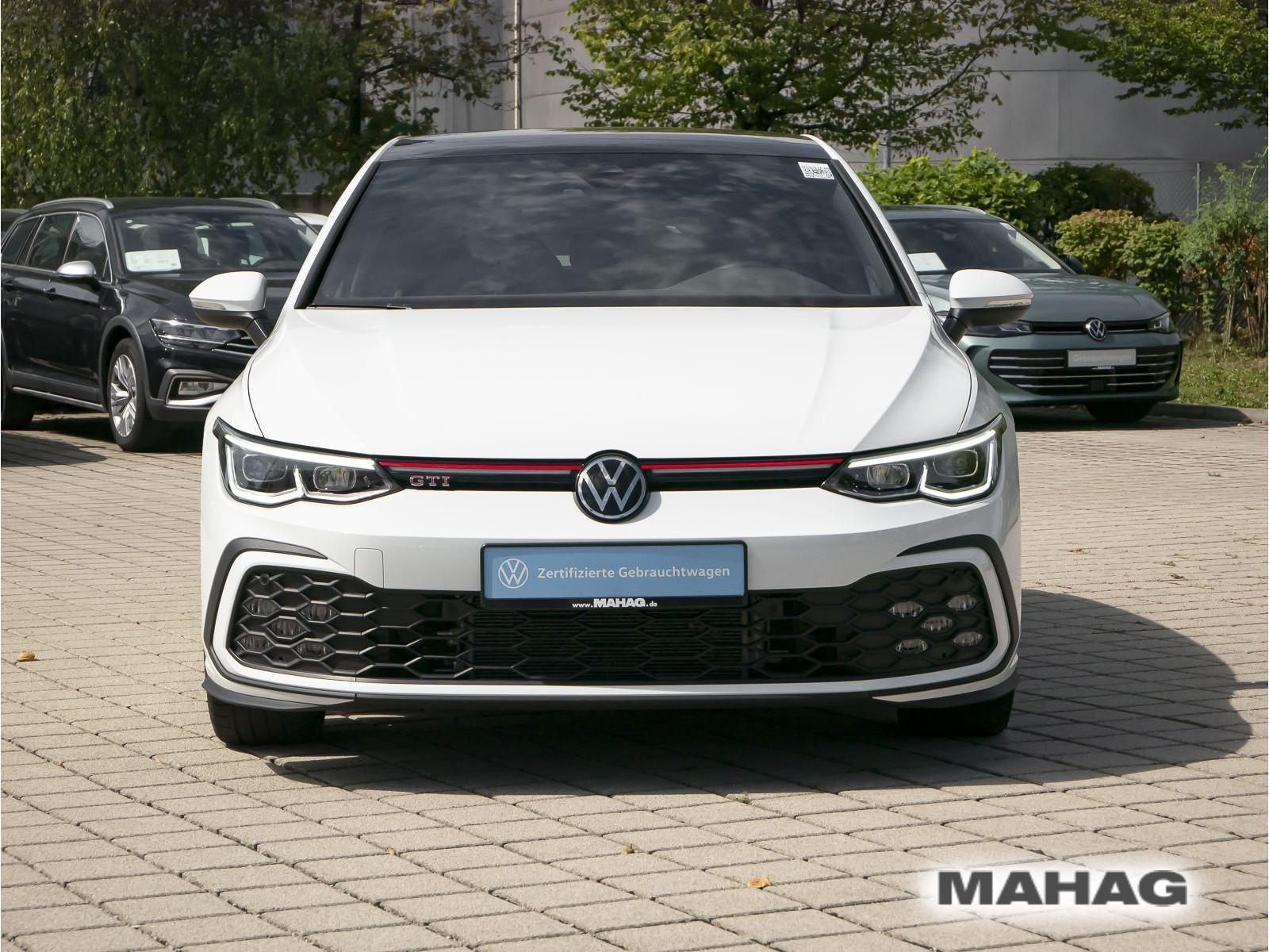 Volkswagen Golf 2023 г. Белый, пробег 36184 км