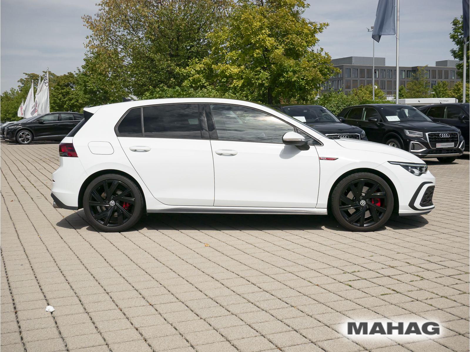 Volkswagen Golf 2023 г. Белый, пробег 36184 км