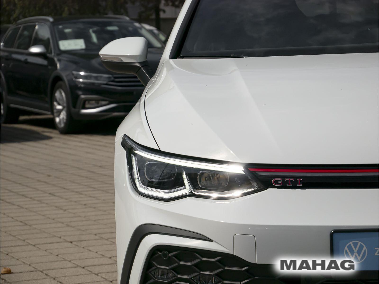 Volkswagen Golf 2023 г. Белый, пробег 36184 км