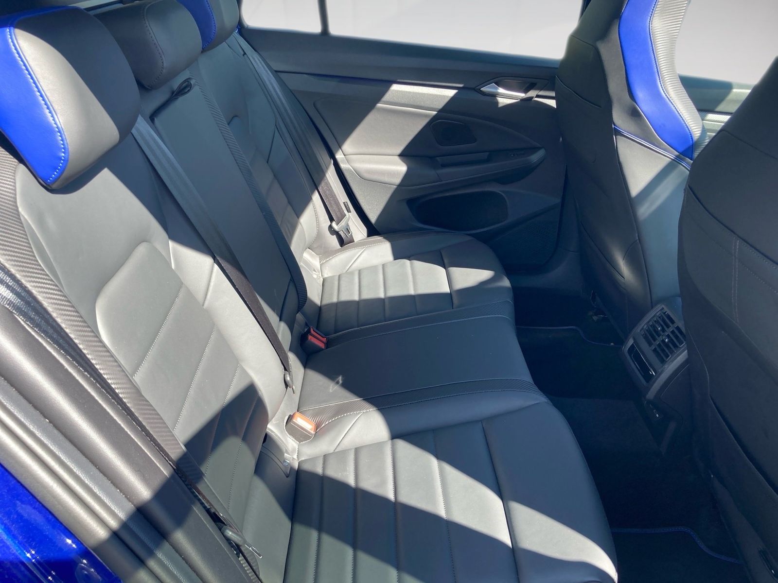 Volkswagen Golf 2023 г. Синий, пробег 45370 км