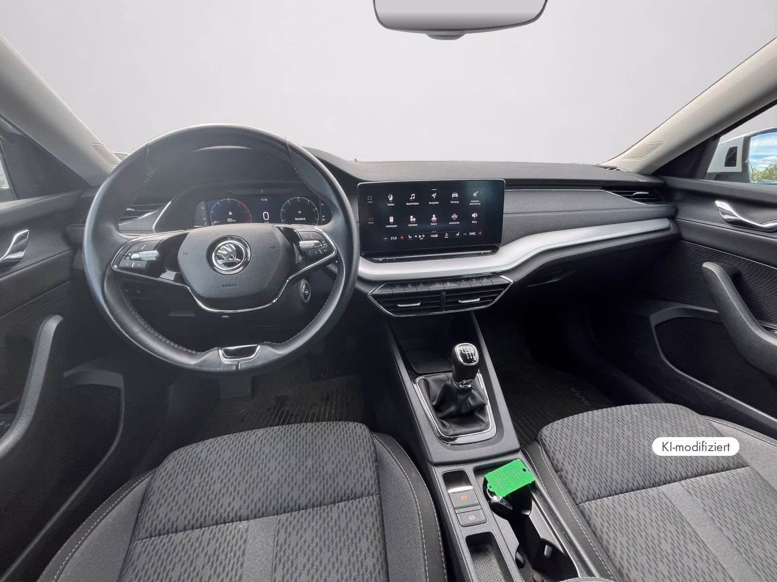 Skoda Octavia 2021 г. Белый, пробег 52874 км
