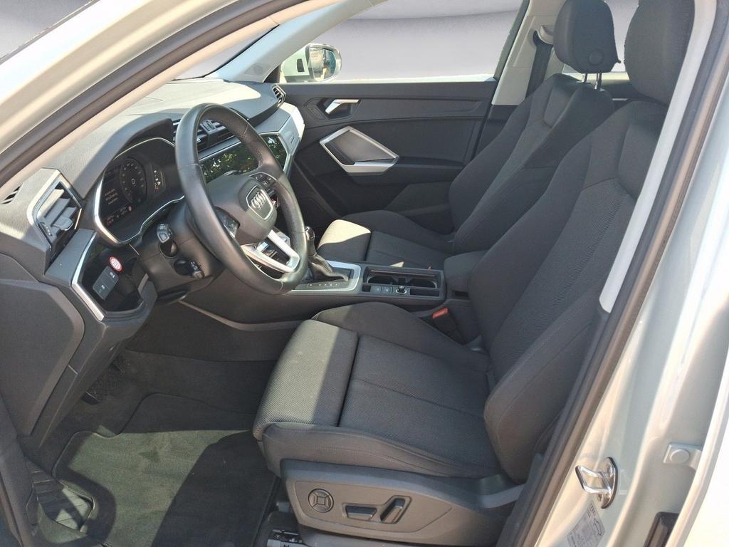 Audi Q3 2023 г. Серебристый, пробег 50074 км