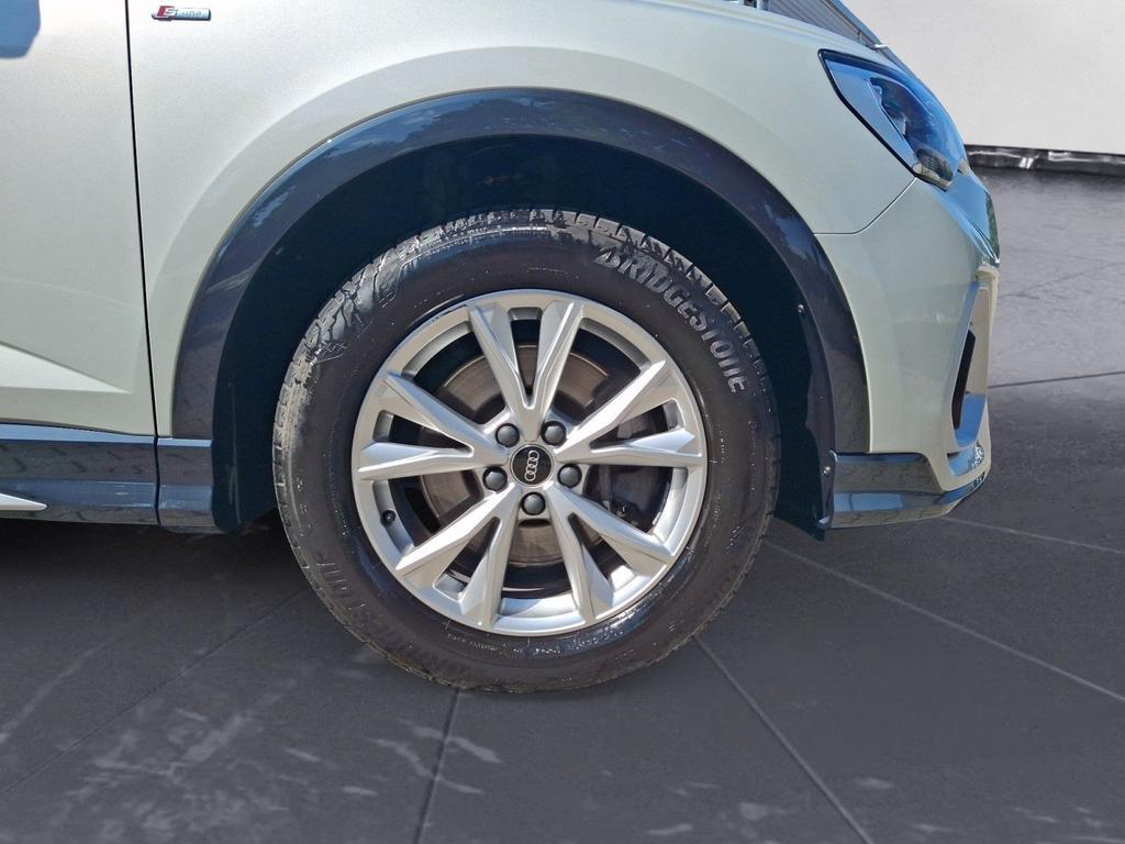 Audi Q3 2023 г. Серебристый, пробег 50074 км