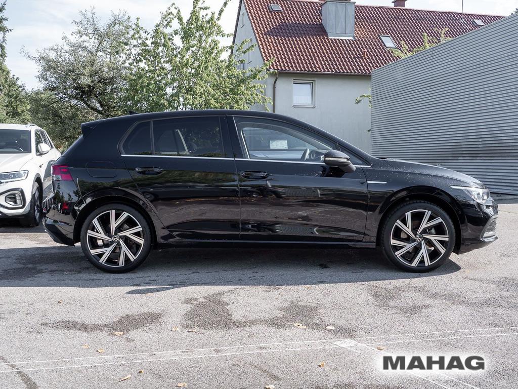 Volkswagen Golf 2023 г. Чёрный, пробег 27762 км