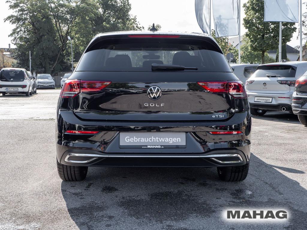 Volkswagen Golf 2023 г. Чёрный, пробег 27762 км