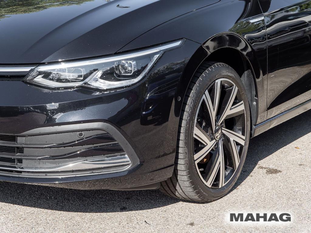 Volkswagen Golf 2023 г. Чёрный, пробег 27762 км