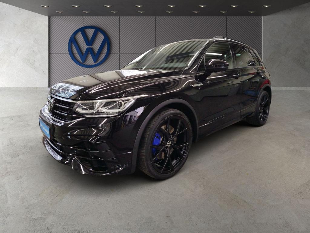 Volkswagen Tiguan 2023 г. Чёрный, пробег 21989 км